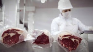 La Fundación Mediterránea reveló las razones por las que la carne en Argentina es más cara que Chile y Uruguay. (Foto: Télam)